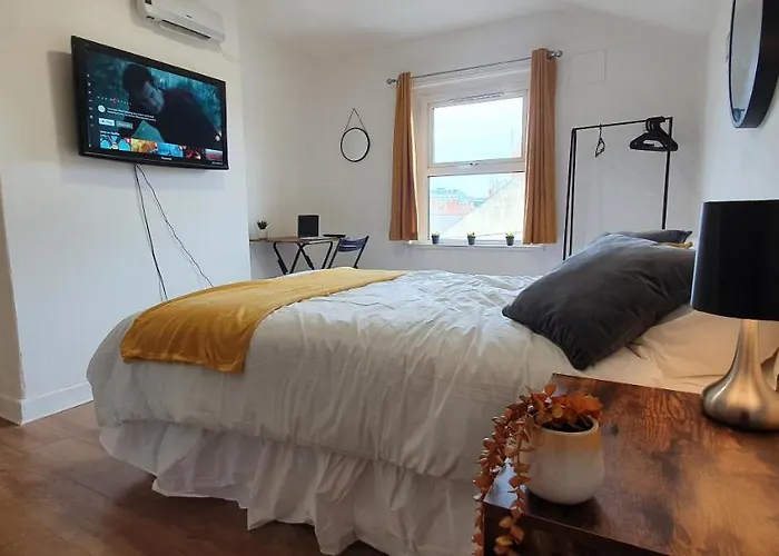 Fast Broadband, Budget Stay, Free Netflix.