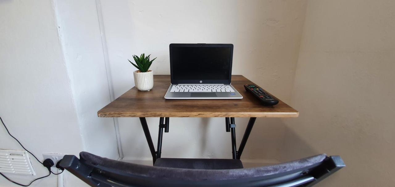 Fast Broadband, Budget Stay, Free Netflix. Apartamento Cardiff